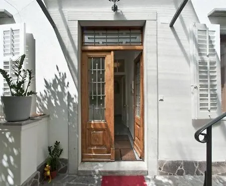 Grim Bed & Breakfast *